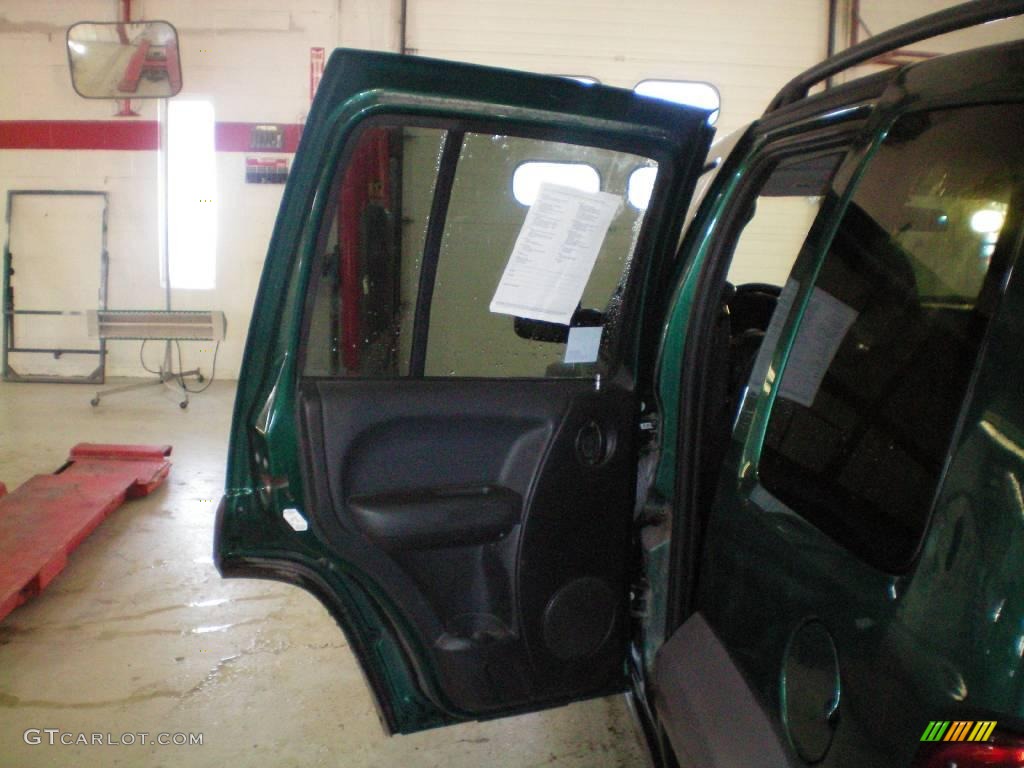 2004 Liberty Sport 4x4 - Timberline Green Pearl / Dark Slate Gray photo #15