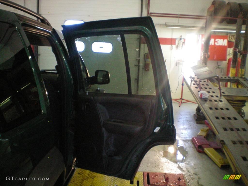 2004 Liberty Sport 4x4 - Timberline Green Pearl / Dark Slate Gray photo #16