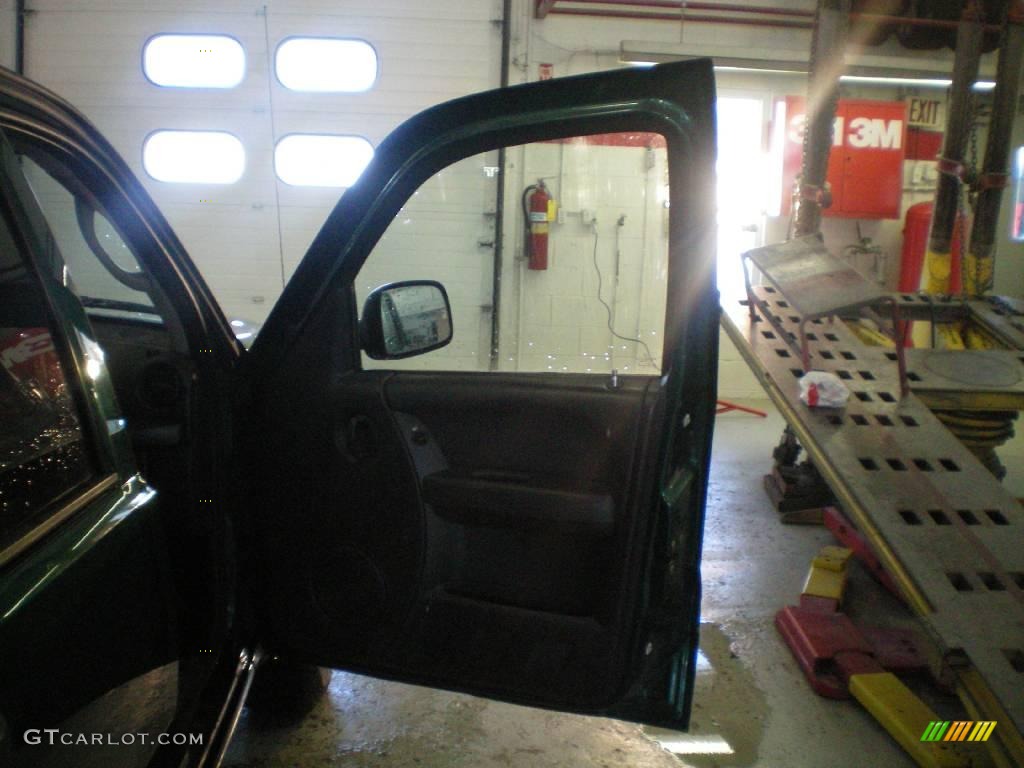 2004 Liberty Sport 4x4 - Timberline Green Pearl / Dark Slate Gray photo #18