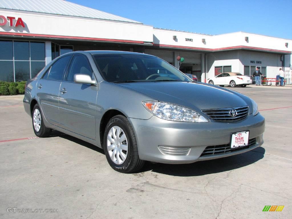 2005 Camry LE - Mineral Green Opalescent / Taupe photo #1