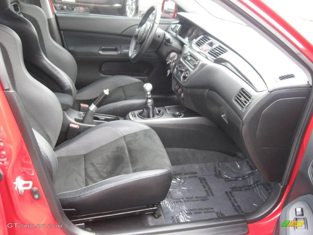 Black Alcantara Interior 2006 Mitsubishi Lancer Evolution IX MR Photo #24713367