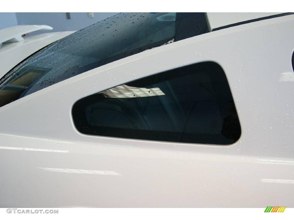 2005 Mustang V6 Premium Coupe - Performance White / Dark Charcoal photo #20