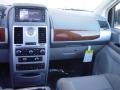 Brilliant Black Crystal Pearlcoat - Town & Country Touring Signature Series Photo No. 16