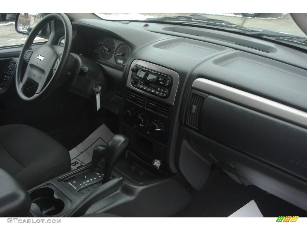 2004 Grand Cherokee Laredo 4x4 - Graphite Metallic / Dark Slate Gray photo #37