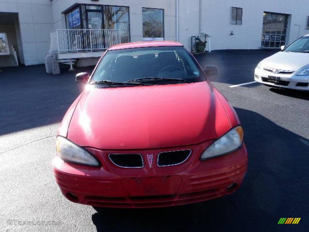 2001 Grand Am SE Sedan - Bright Red / Dark Pewter photo #7