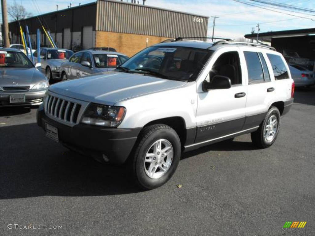 2004 Grand Cherokee Laredo 4x4 - Bright Silver Metallic / Dark Slate Gray photo #1