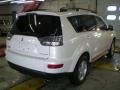 2010 Diamond White Pearl Mitsubishi Outlander ES 4WD  photo #9