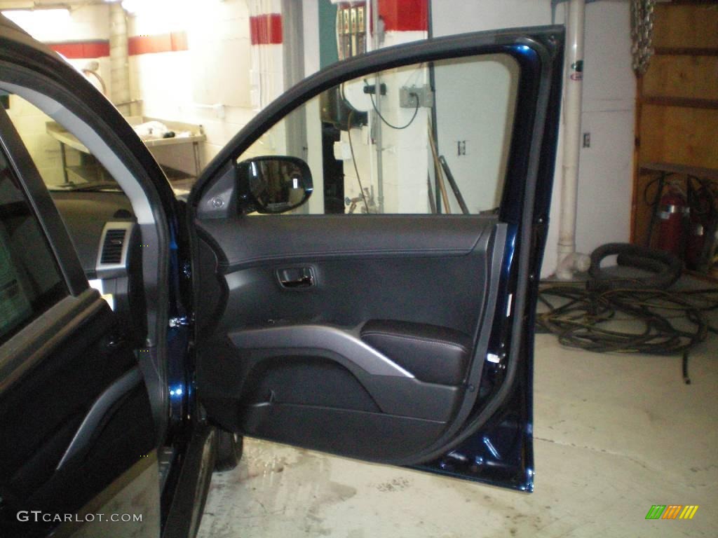 2010 Outlander XLS 4WD - Cosmic Blue Metallic / Black photo #21