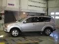 Cool Silver Metallic - Outlander ES 4WD Photo No. 7