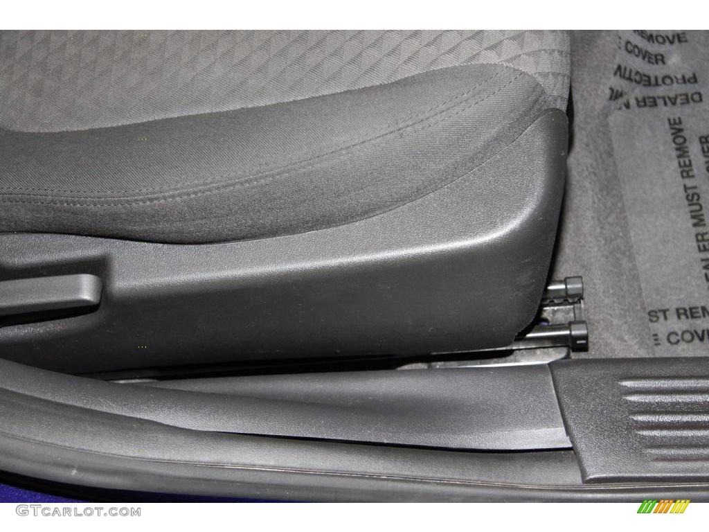 2006 Malibu LT V6 Sedan - Laser Blue Metallic / Titanium Gray photo #33
