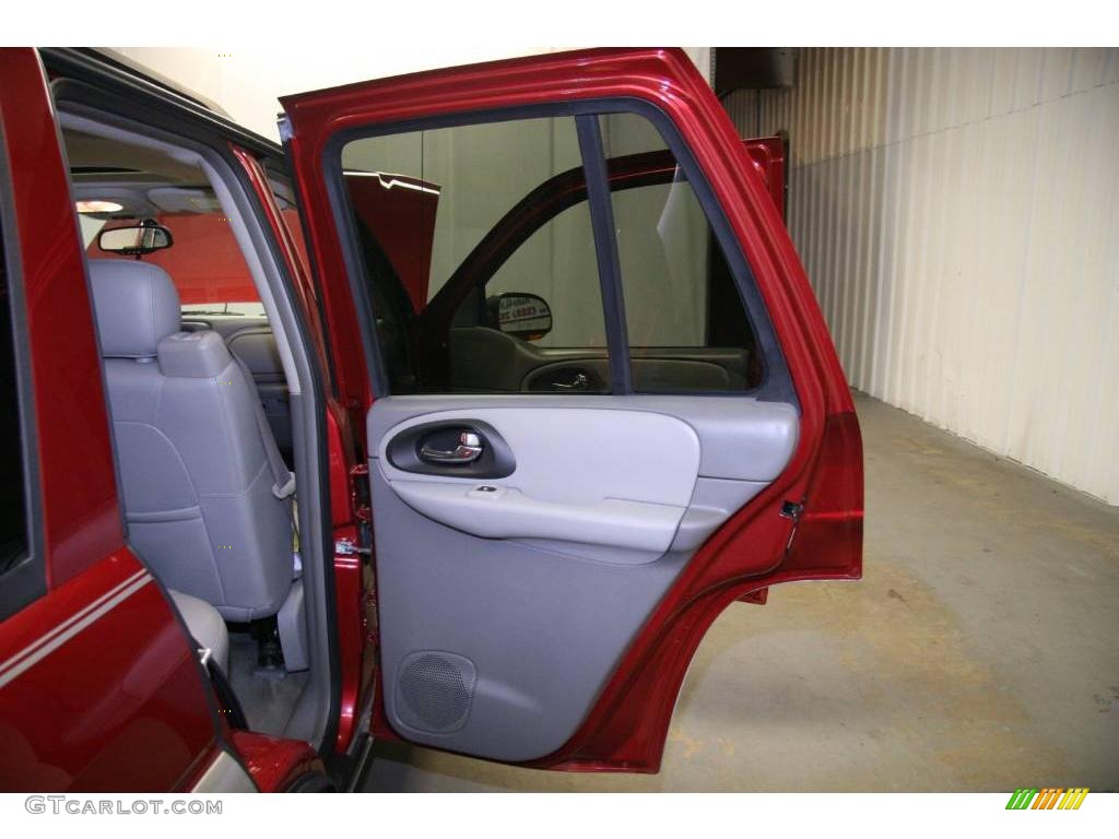 2005 TrailBlazer LT - Medium Red Metallic / Light Gray photo #23