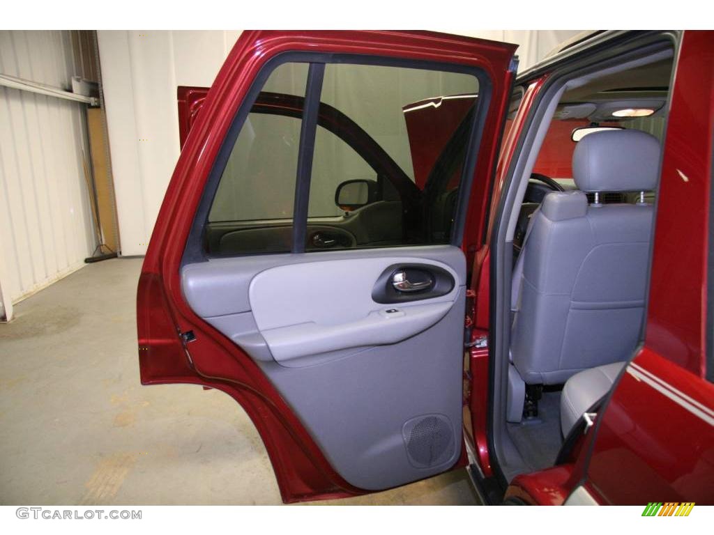 2005 TrailBlazer LT - Medium Red Metallic / Light Gray photo #25