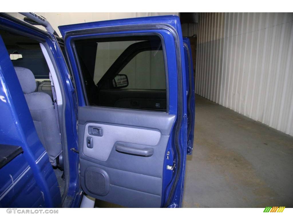 2001 Frontier SE V6 Crew Cab - Just Blue Metallic / Gray photo #22