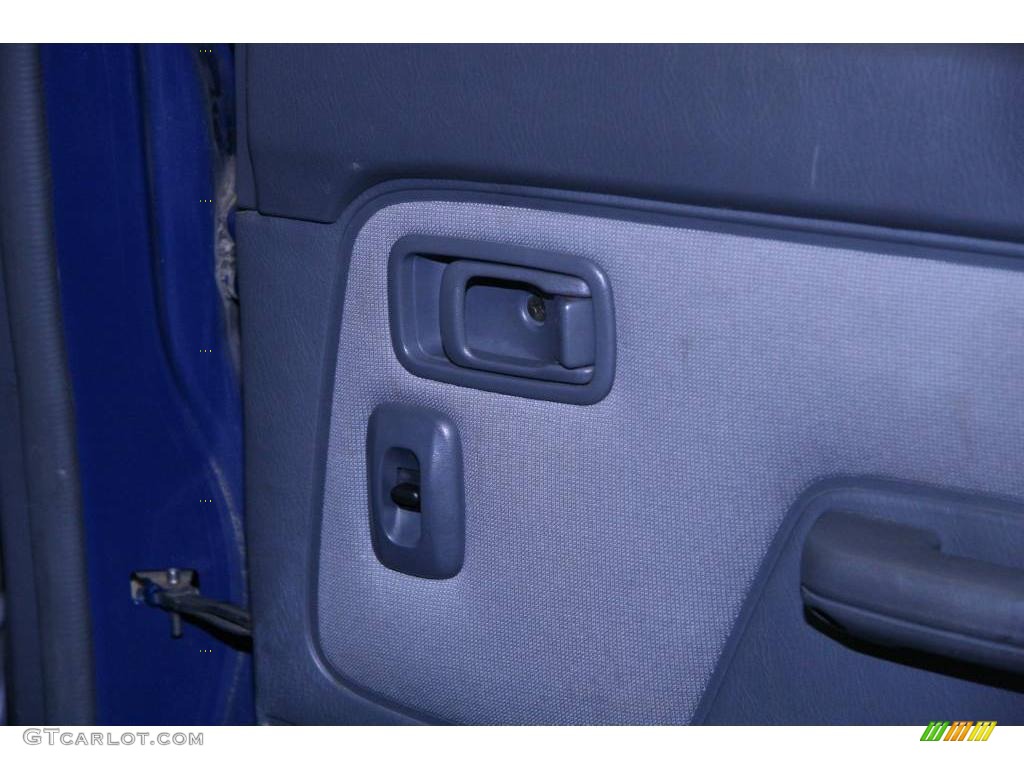 2001 Frontier SE V6 Crew Cab - Just Blue Metallic / Gray photo #23