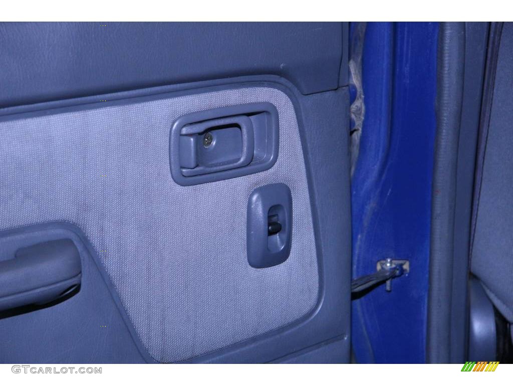 2001 Frontier SE V6 Crew Cab - Just Blue Metallic / Gray photo #25