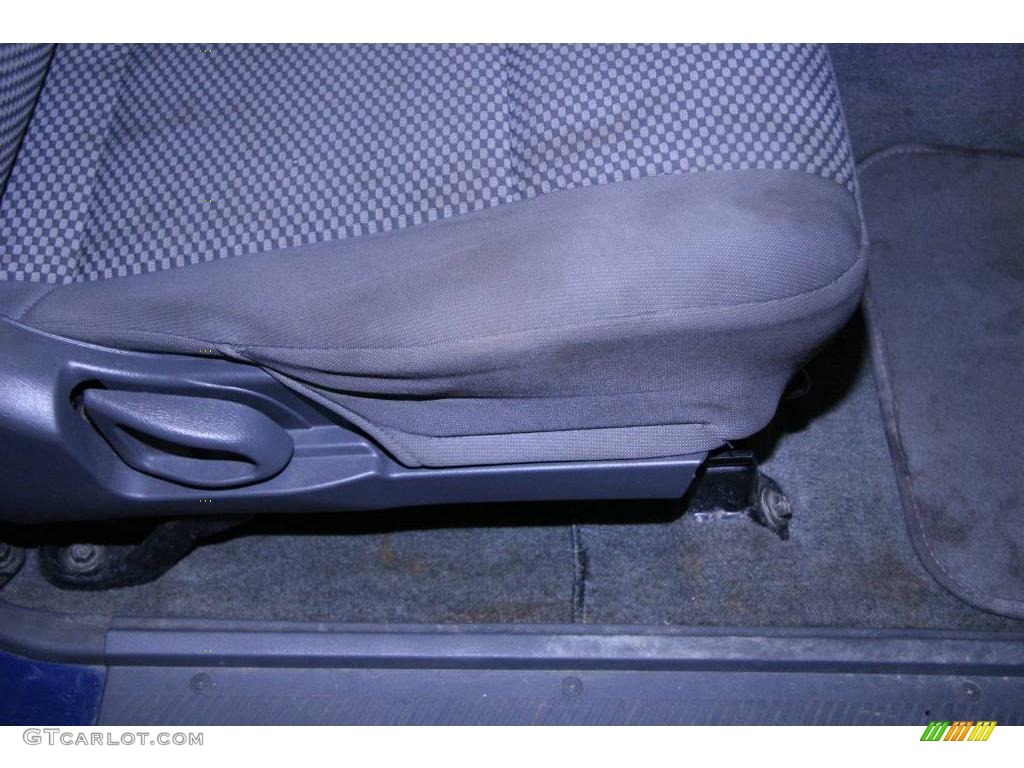 2001 Frontier SE V6 Crew Cab - Just Blue Metallic / Gray photo #33