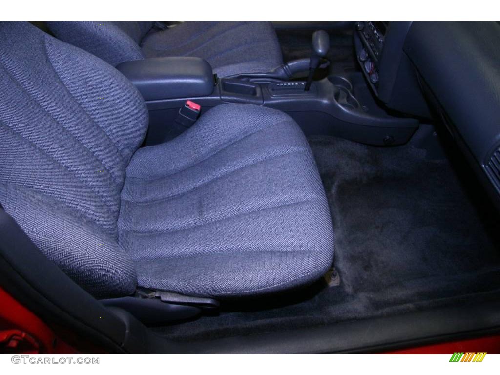 2002 Cavalier Sedan - Bright Red / Graphite photo #19