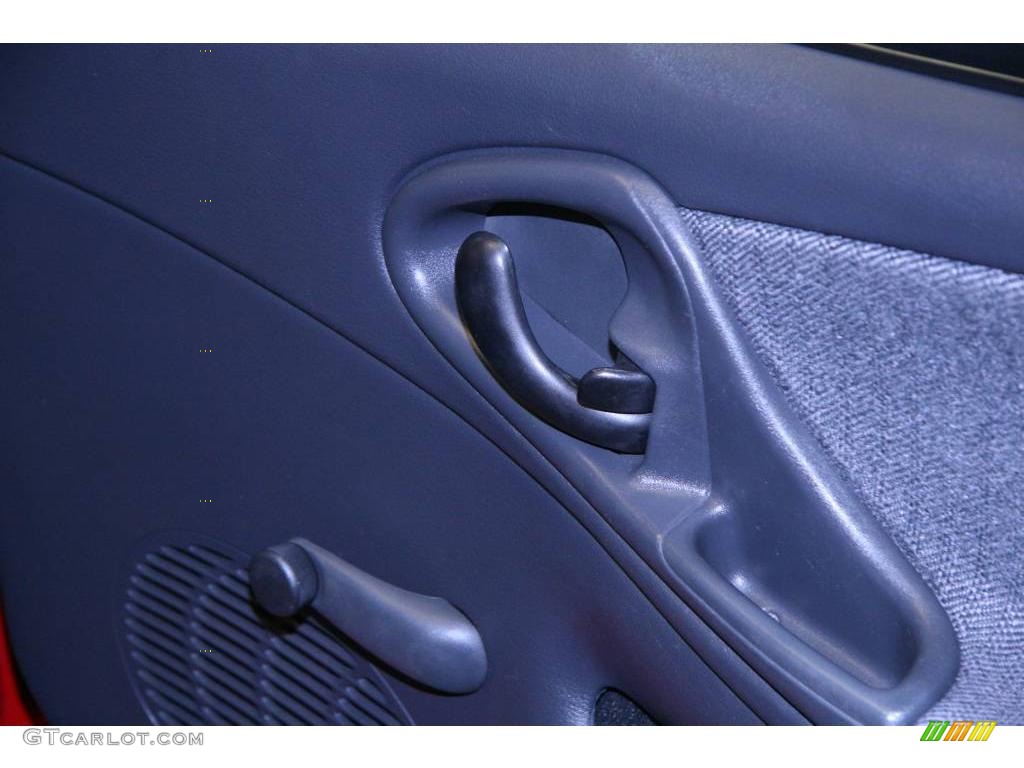 2002 Cavalier Sedan - Bright Red / Graphite photo #21
