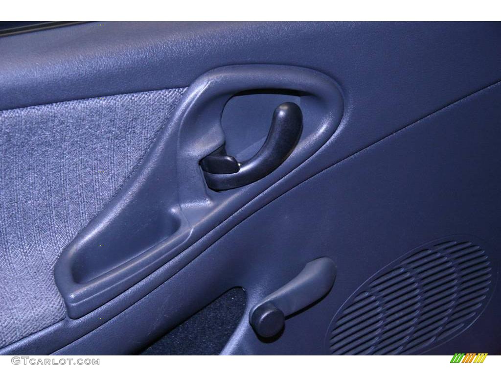 2002 Cavalier Sedan - Bright Red / Graphite photo #27