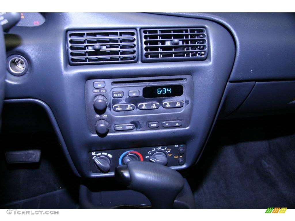 2002 Cavalier Sedan - Bright Red / Graphite photo #35