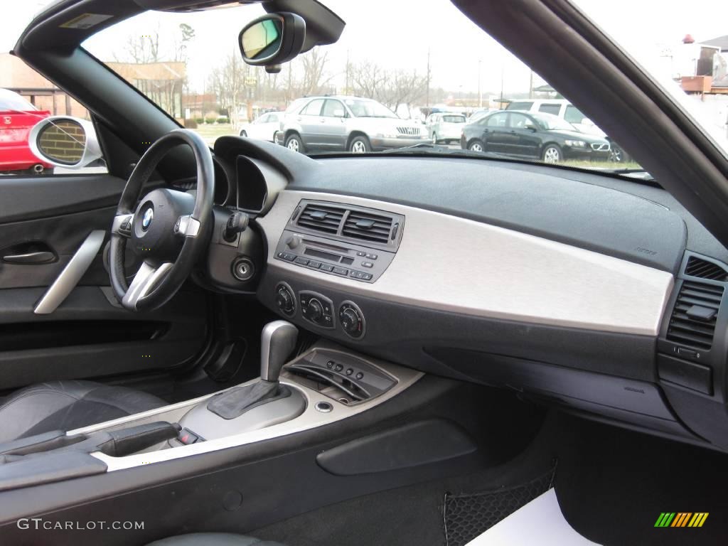 2004 Z4 3.0i Roadster - Titanium Silver Metallic / Black photo #18