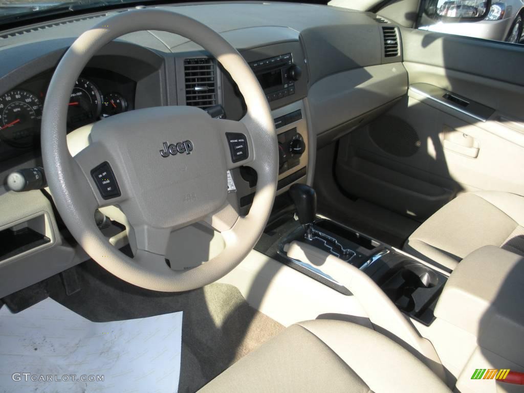 2005 Grand Cherokee Laredo 4x4 - Deep Beryl Green Pearl / Khaki photo #11