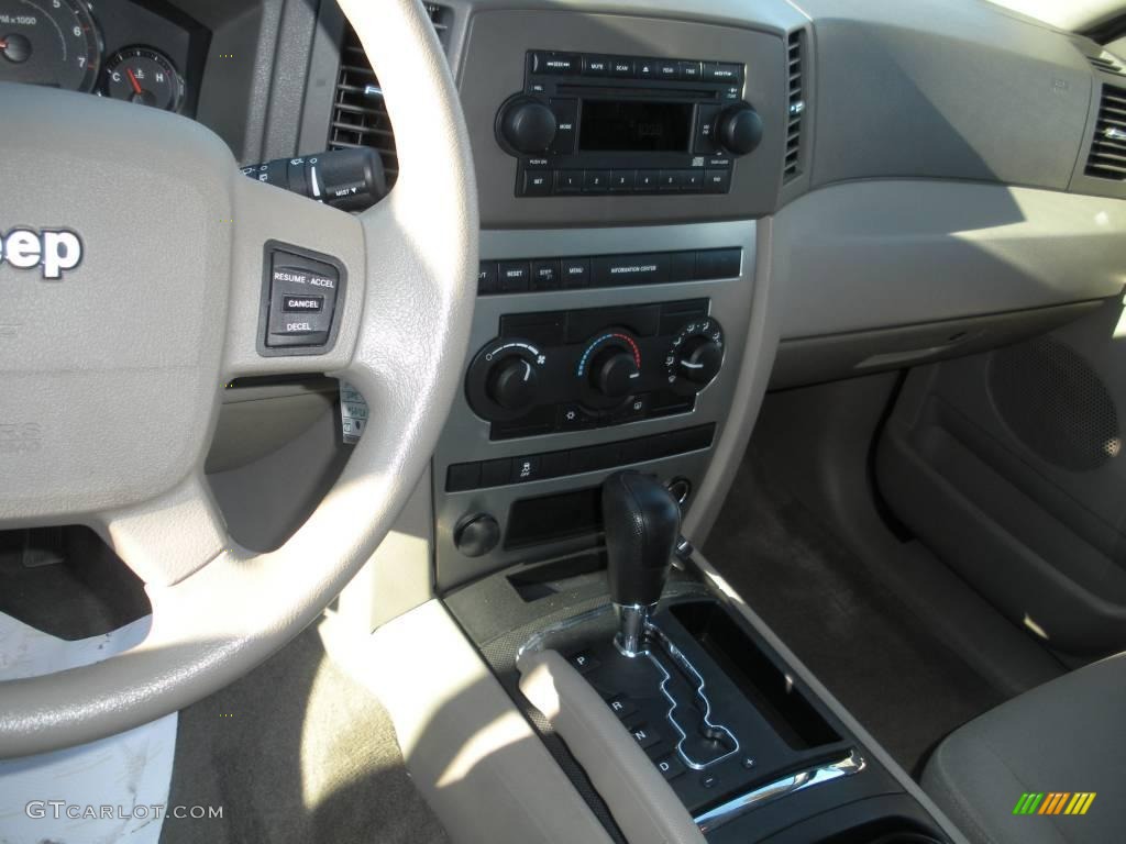 2005 Grand Cherokee Laredo 4x4 - Deep Beryl Green Pearl / Khaki photo #13