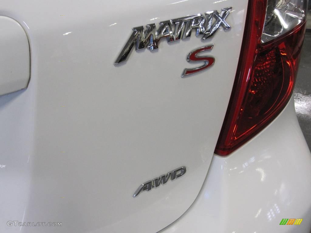 2009 Matrix S AWD - Super White / Dark Charcoal photo #5