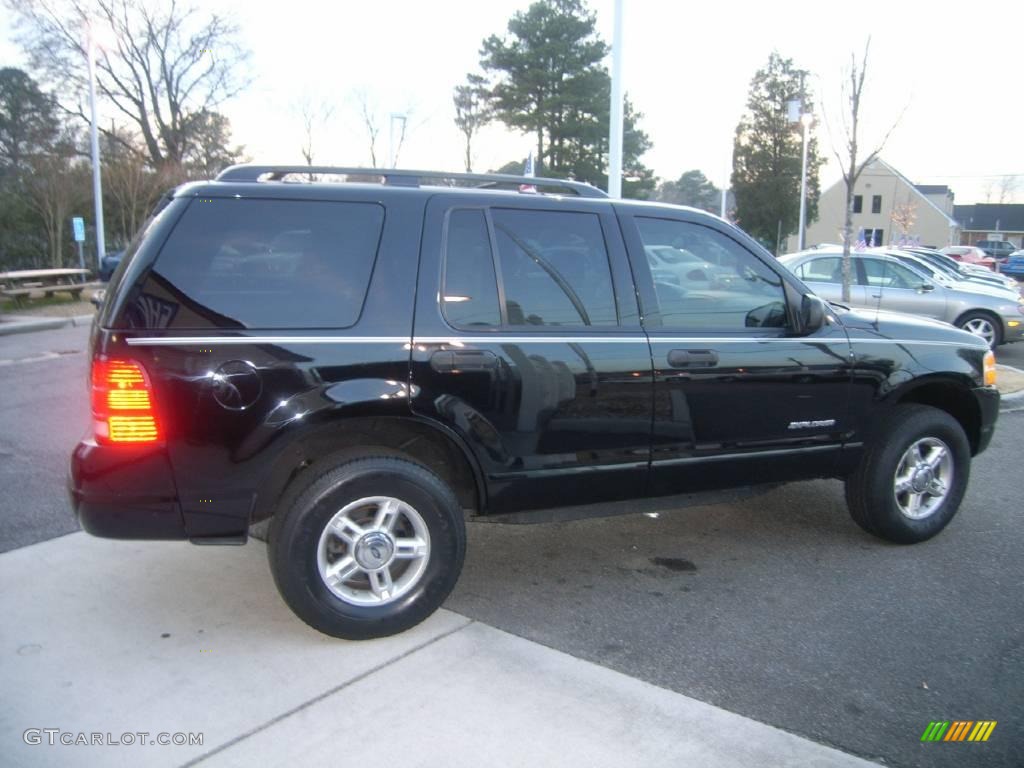 2004 Explorer XLT 4x4 - Black / Graphite photo #7