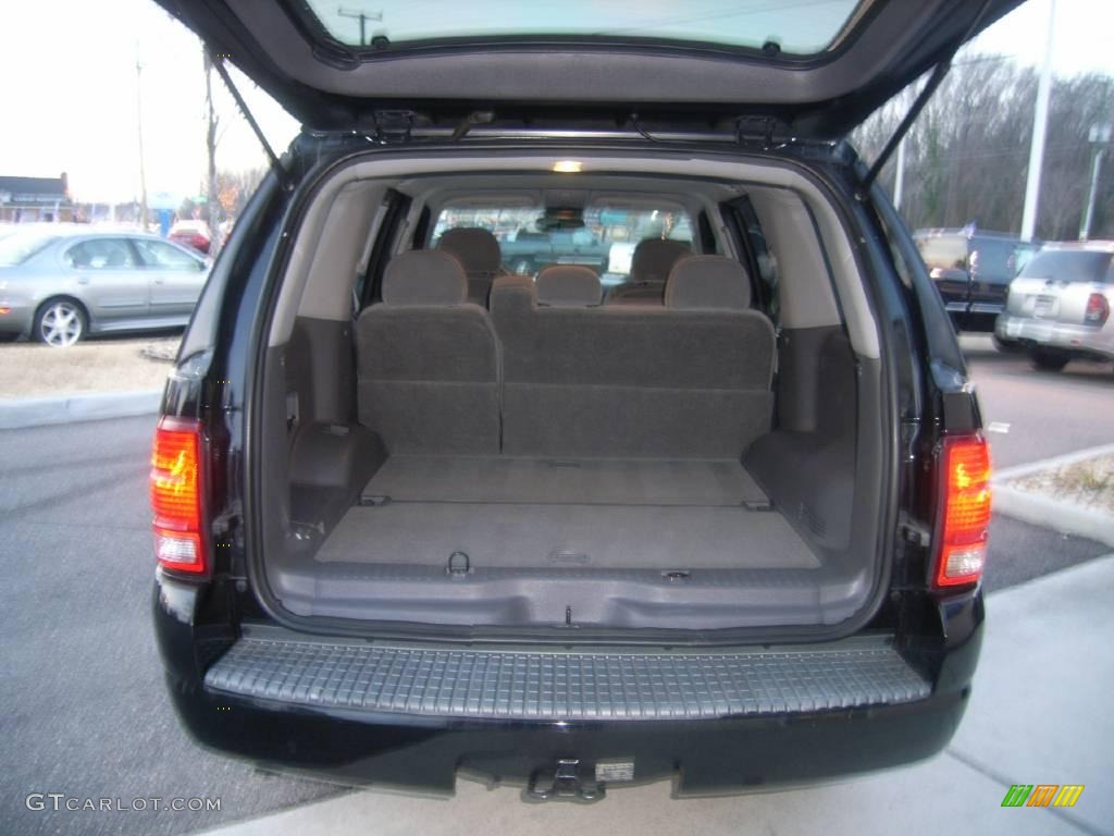 2004 Explorer XLT 4x4 - Black / Graphite photo #10
