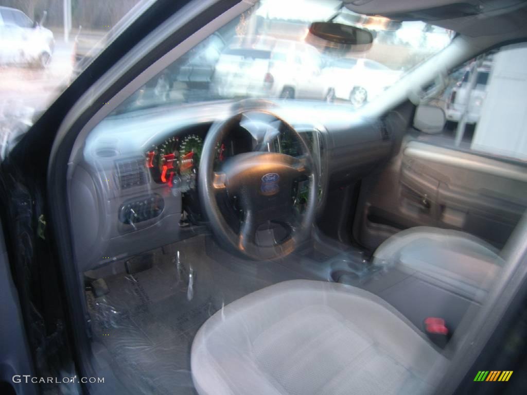 2004 Explorer XLT 4x4 - Black / Graphite photo #14
