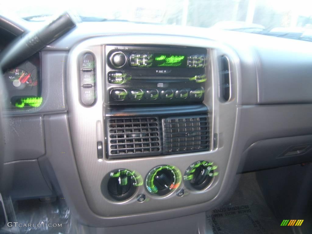 2004 Explorer XLT 4x4 - Black / Graphite photo #16