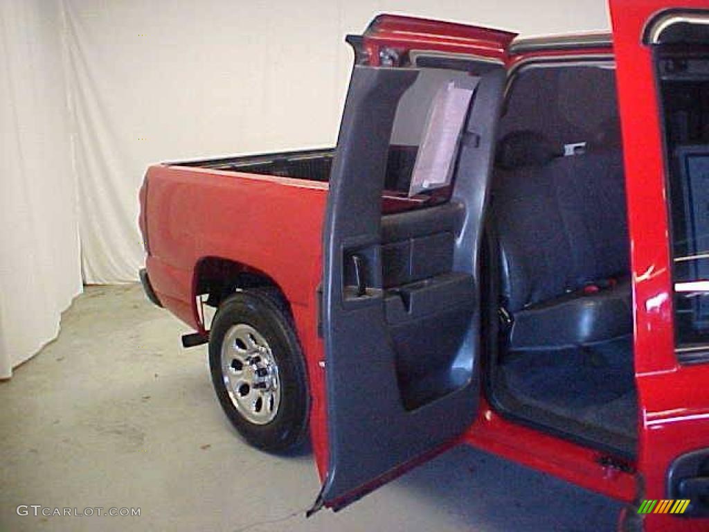 2005 Silverado 1500 Extended Cab - Victory Red / Dark Charcoal photo #11