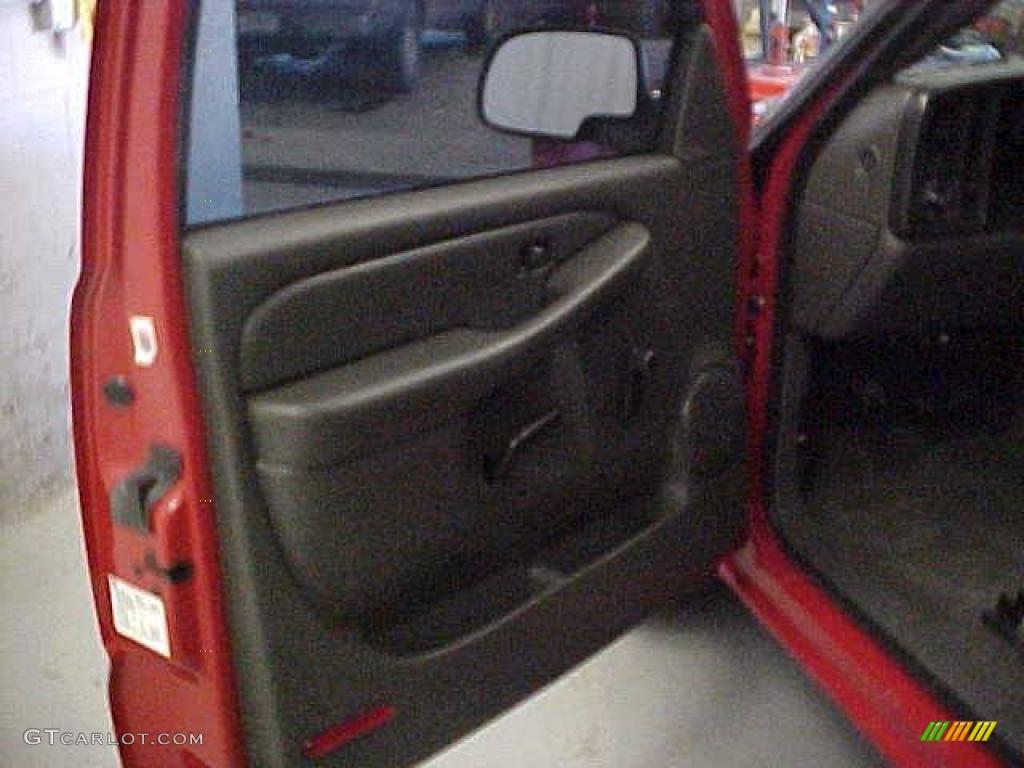 2005 Silverado 1500 Extended Cab - Victory Red / Dark Charcoal photo #18