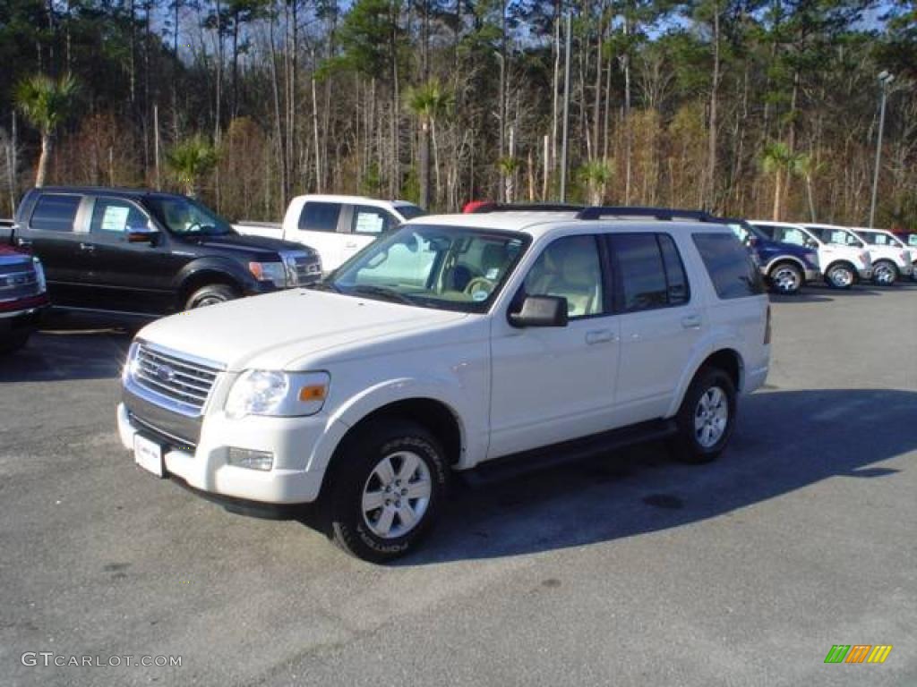 2009 Explorer XLT 4x4 - White Suede / Camel photo #1