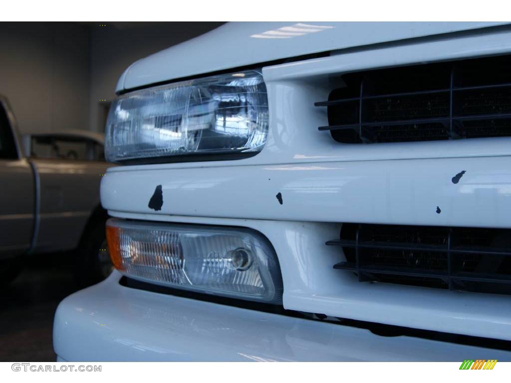 2004 Suburban 1500 Z71 4x4 - Summit White / Tan/Neutral photo #19