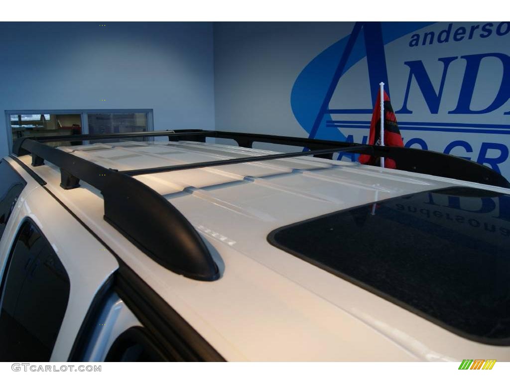 2004 Suburban 1500 Z71 4x4 - Summit White / Tan/Neutral photo #25