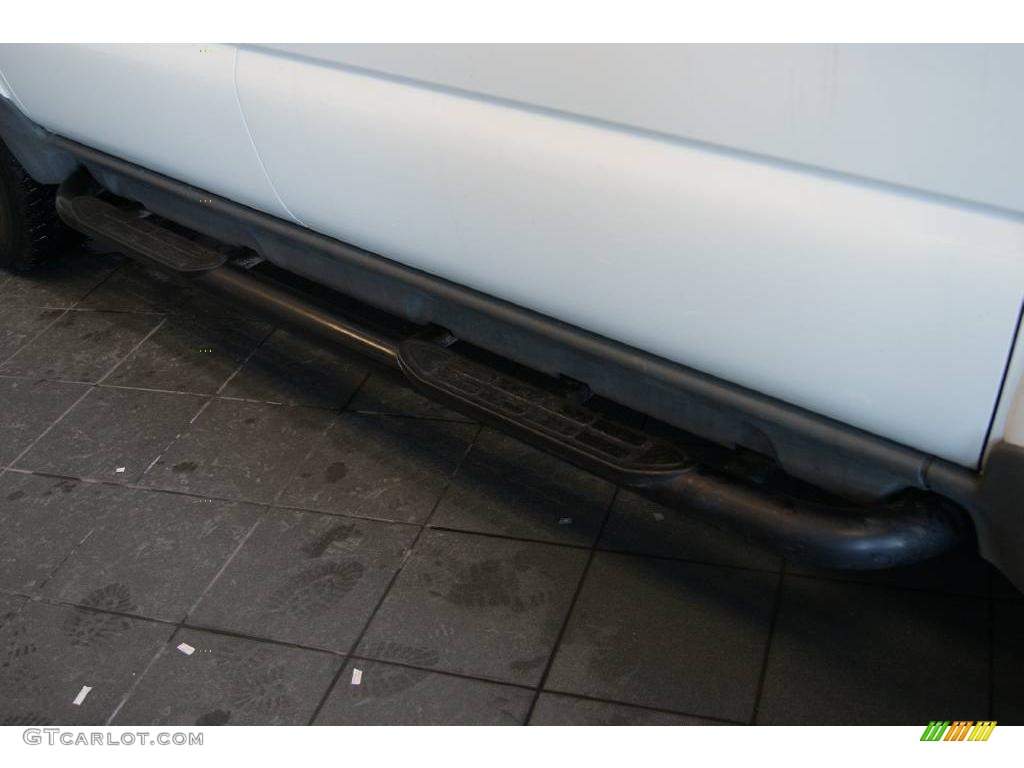 2004 Suburban 1500 Z71 4x4 - Summit White / Tan/Neutral photo #27