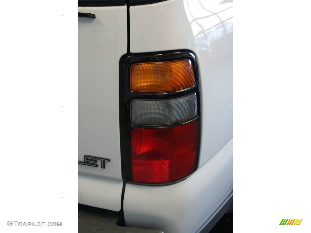 2004 Suburban 1500 Z71 4x4 - Summit White / Tan/Neutral photo #29