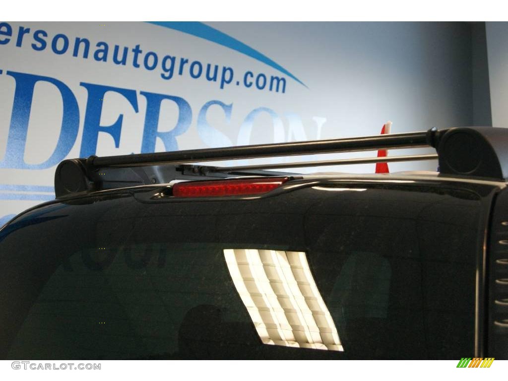 2004 Suburban 1500 Z71 4x4 - Summit White / Tan/Neutral photo #30