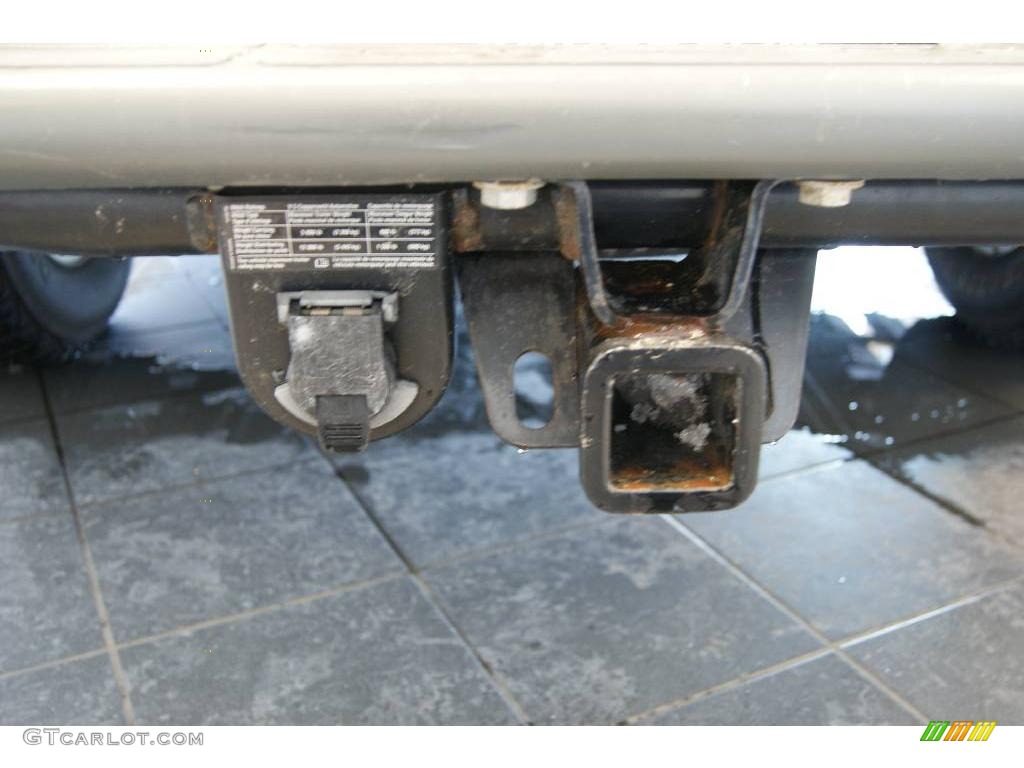 2004 Suburban 1500 Z71 4x4 - Summit White / Tan/Neutral photo #32