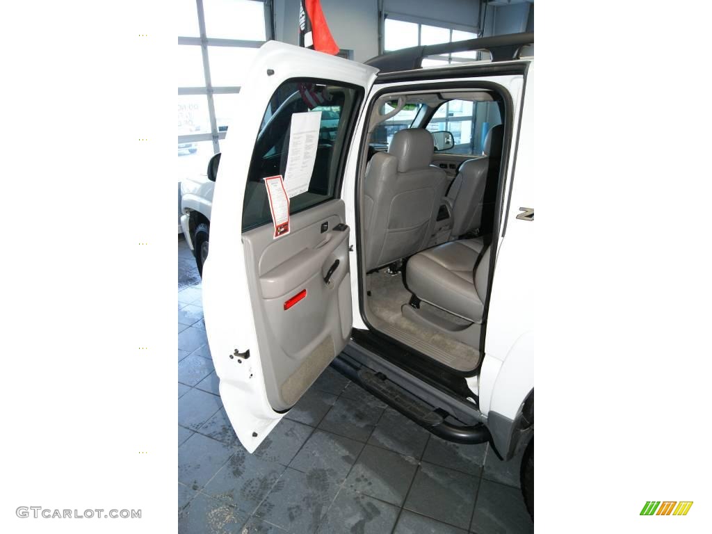 2004 Suburban 1500 Z71 4x4 - Summit White / Tan/Neutral photo #37