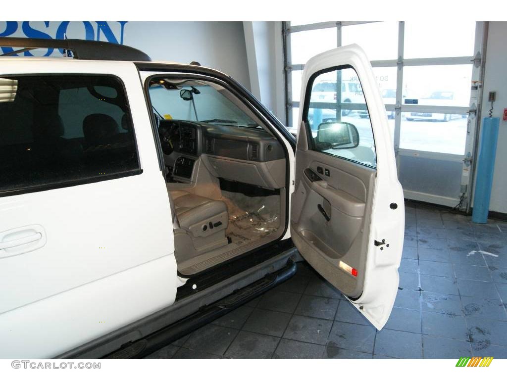 2004 Suburban 1500 Z71 4x4 - Summit White / Tan/Neutral photo #39