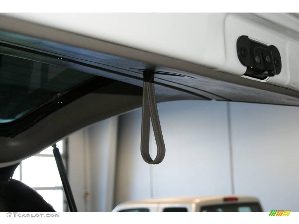 2004 Suburban 1500 Z71 4x4 - Summit White / Tan/Neutral photo #41