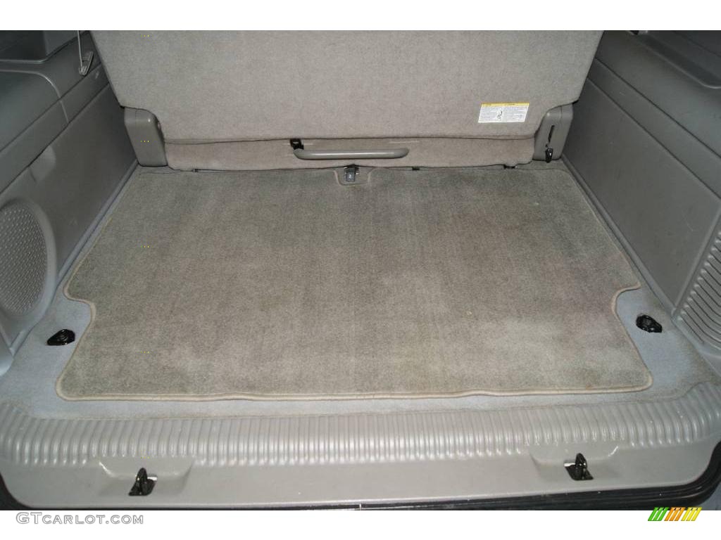 2004 Suburban 1500 Z71 4x4 - Summit White / Tan/Neutral photo #46