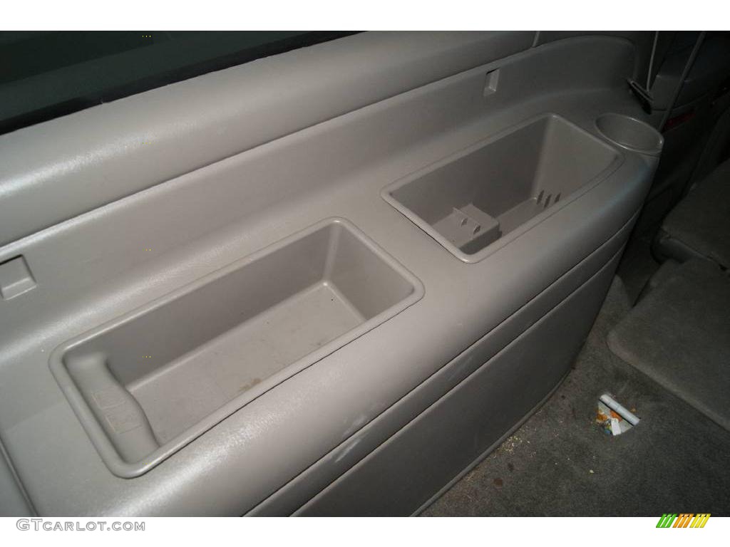 2004 Suburban 1500 Z71 4x4 - Summit White / Tan/Neutral photo #53