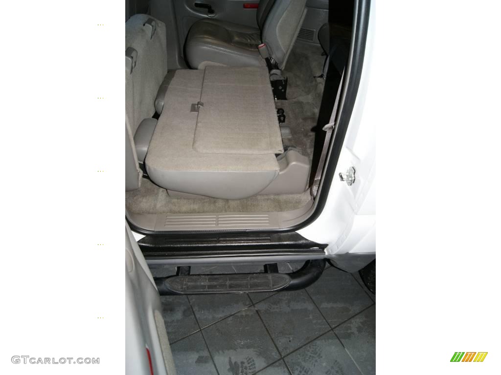 2004 Suburban 1500 Z71 4x4 - Summit White / Tan/Neutral photo #54