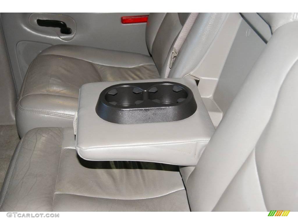 2004 Suburban 1500 Z71 4x4 - Summit White / Tan/Neutral photo #59