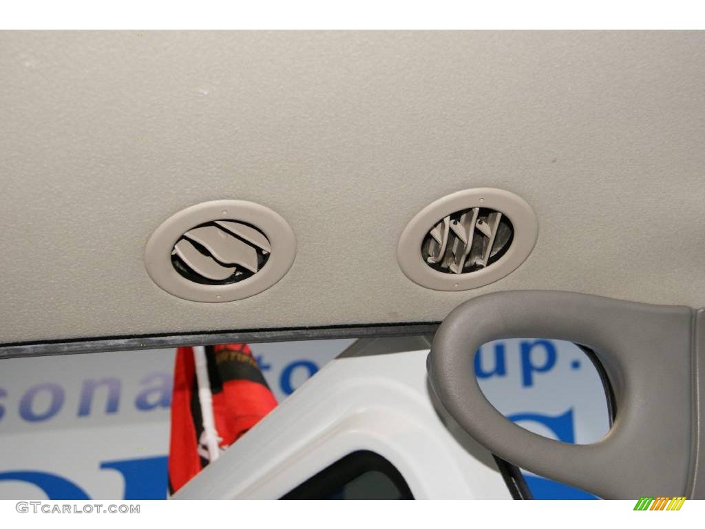 2004 Suburban 1500 Z71 4x4 - Summit White / Tan/Neutral photo #62