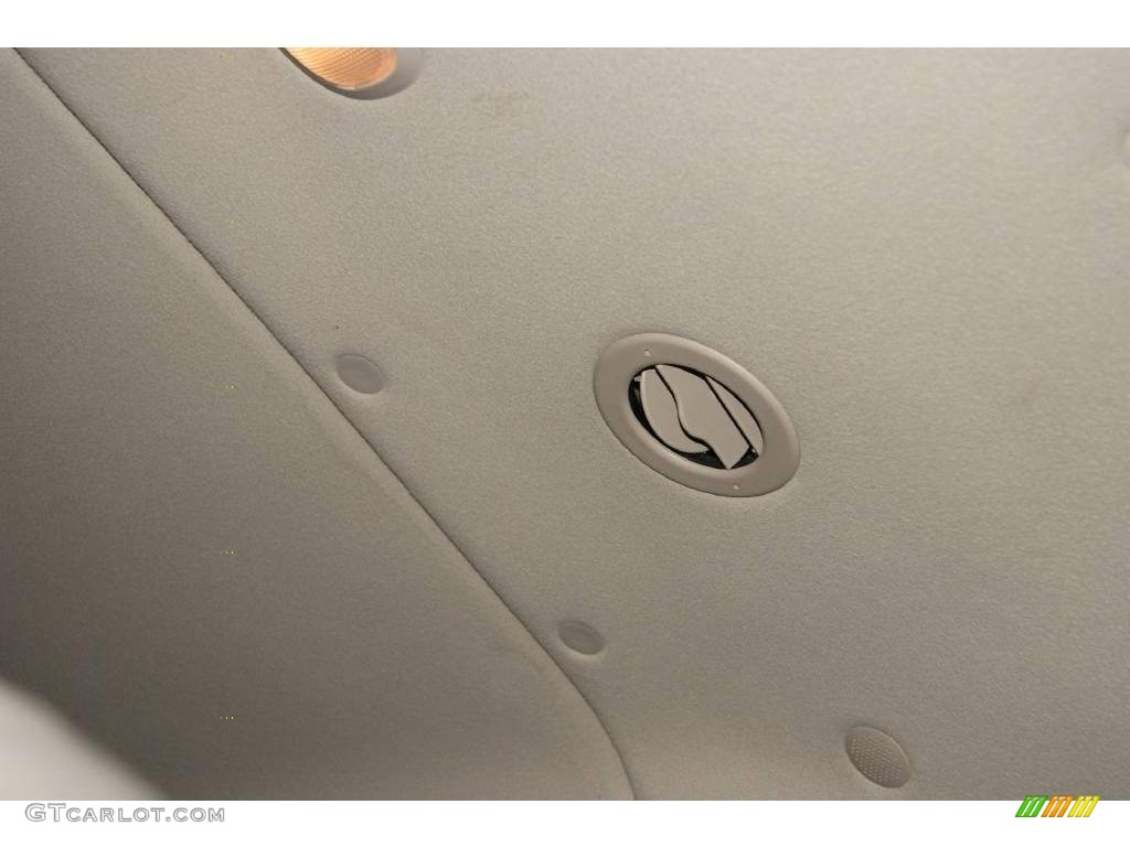 2004 Suburban 1500 Z71 4x4 - Summit White / Tan/Neutral photo #63